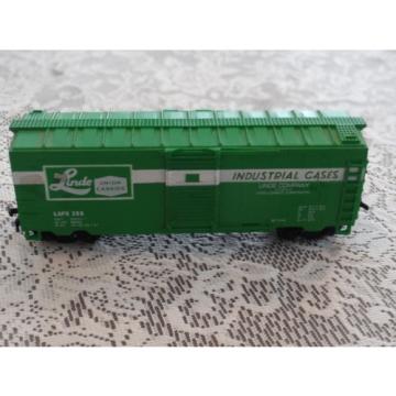 HO SCALE RAILROAD CARS - LINDE UNION CARBIDE INDUSTRIAL CASES frt box car