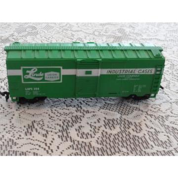 HO SCALE RAILROAD CARS - LINDE UNION CARBIDE INDUSTRIAL CASES frt box car